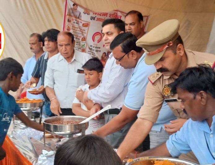 शिवभक्ति में सराबोर झुमका चौराहा,कांवड़ियों के लिए सजा सेवा दरबार