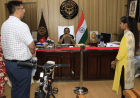बरेली डीएम ने ITI छात्रा की बढ़ाई हौसला,चोरी हुई साइकिल के बदले दिलाई नई साइकिल