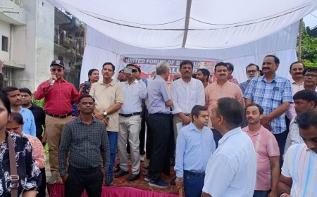 Bank Strike: बैंकों पर हड़ताल का बड़ा असर, इंडियन बैंक के बाहर गरजे बैंककर्मी, 1000 करोड़ का लेनदेन ठप