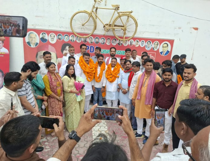 पूर्व सांसद धर्मेंद्र कश्यप की घर वापसी पर मुलायम सिंह यूथ ब्रिगेड ने किया जोरदार स्वागत